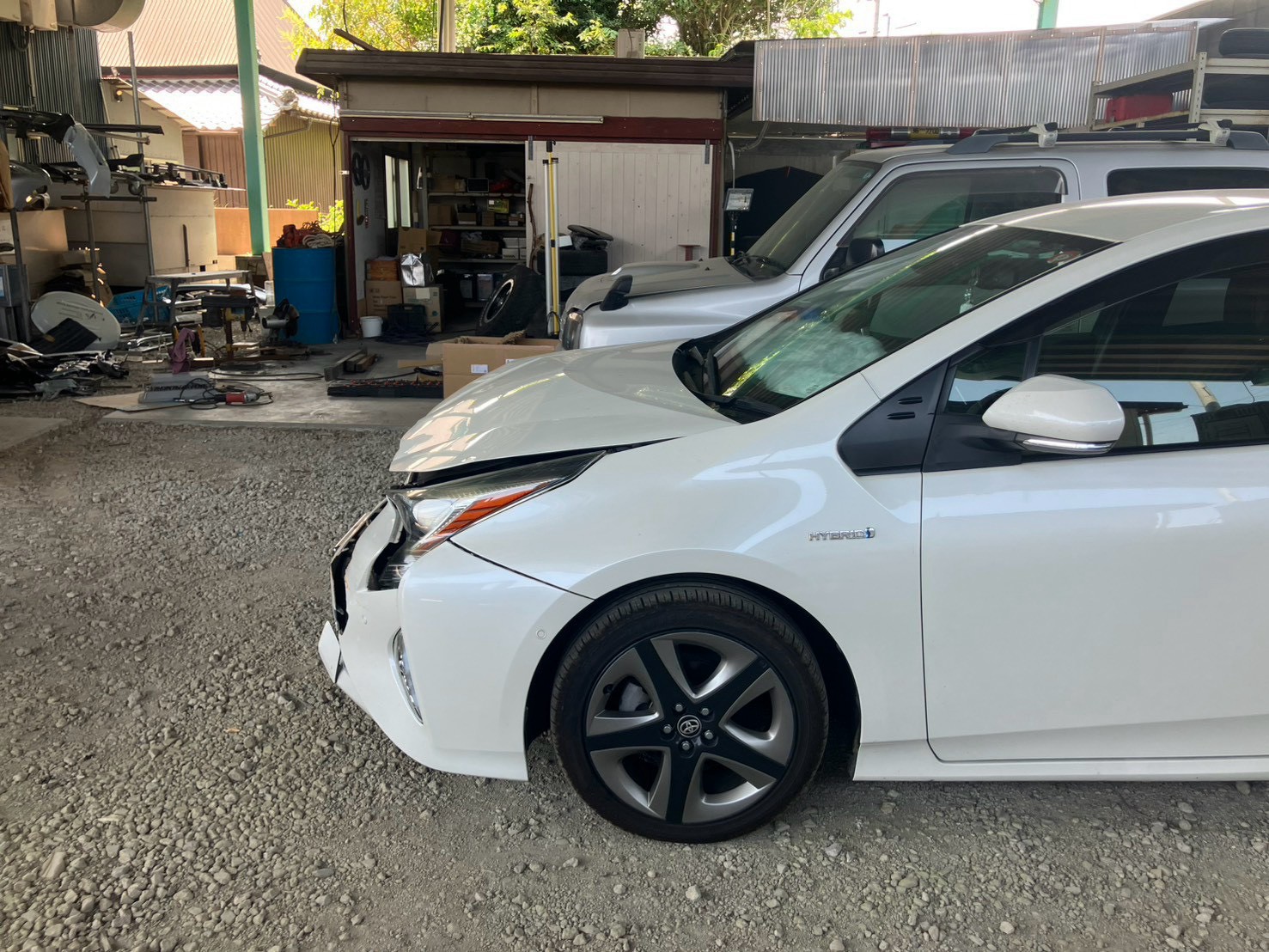 あなたの愛車を美しく蘇らせる鈑金塗装のプロフェッショナル